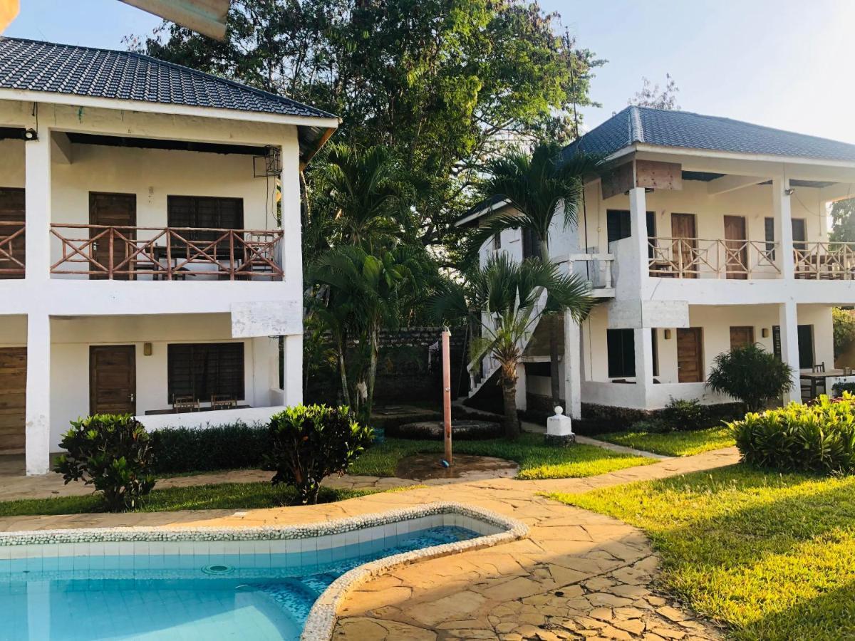Miwa Holiday Resort Диани-Бич Экстерьер фото