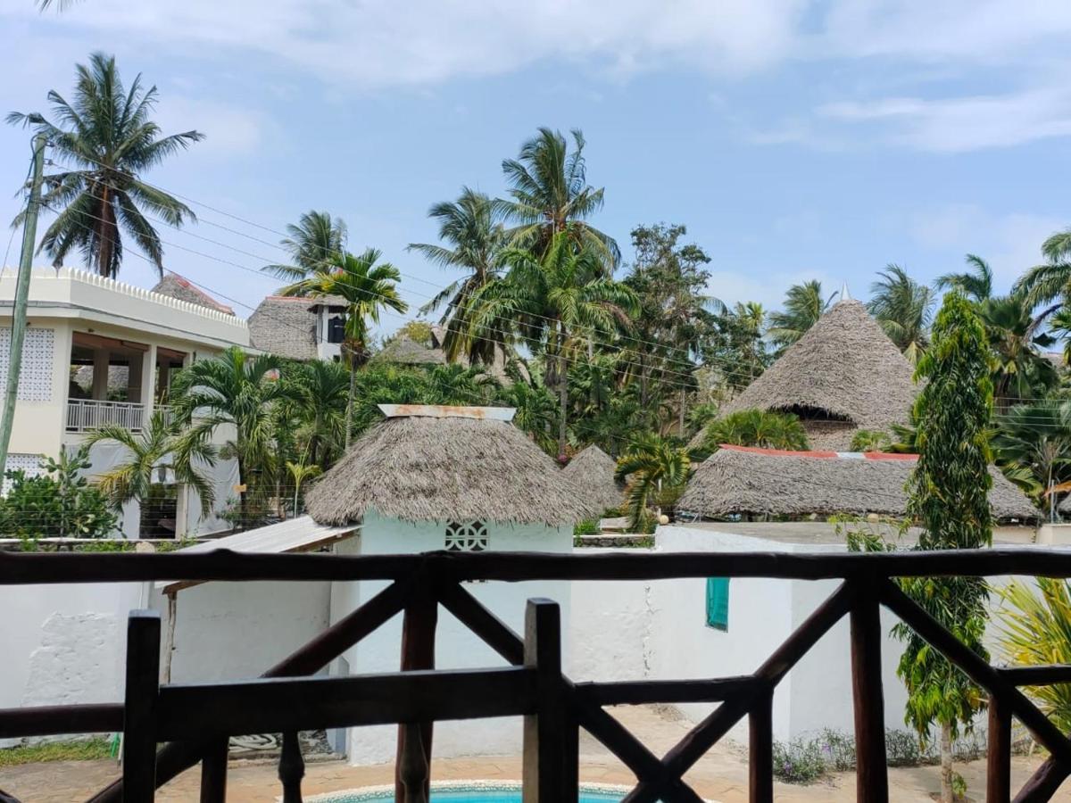 Miwa Holiday Resort Диани-Бич Экстерьер фото